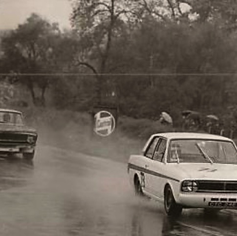 Jim sur la Cortina MK II  sous la pluie 1967.